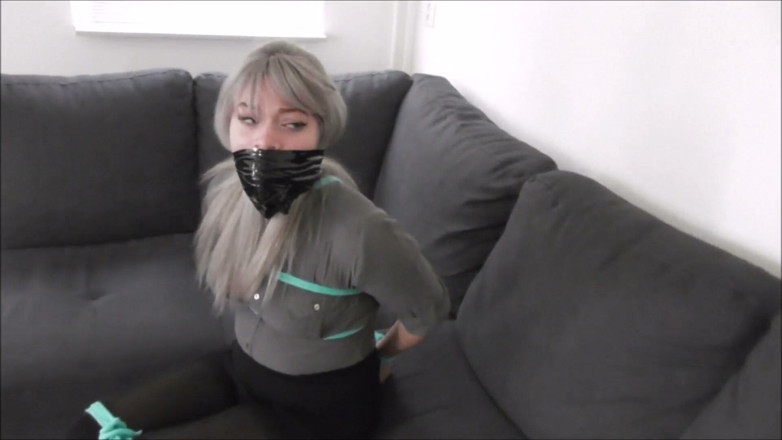 Restricting Ropes: Luna Grey - 邻居被绑住并被绑住