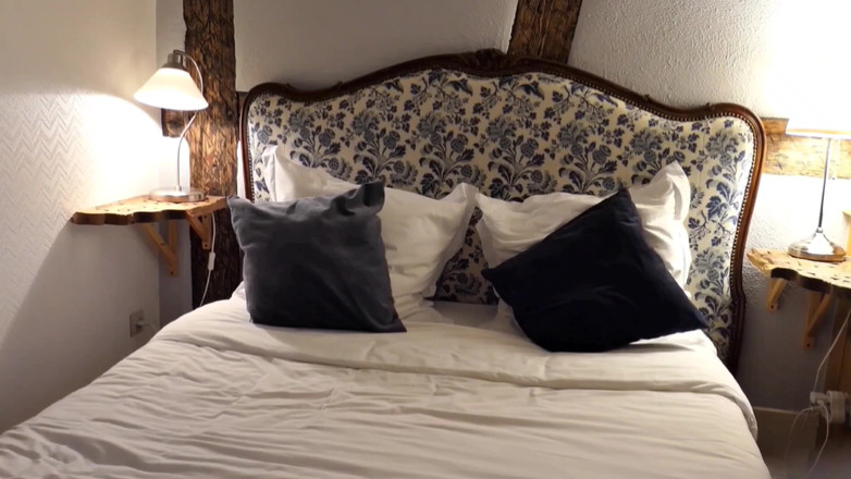 Selena701: 业余金发成熟妻子享受内衣性爱