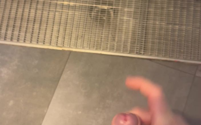GayDuplo: Szarpanie w Cinema Wc