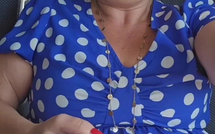 Sofy13: Kompilace zralá máma miluje tuto prstění kundičky a dildo všude...