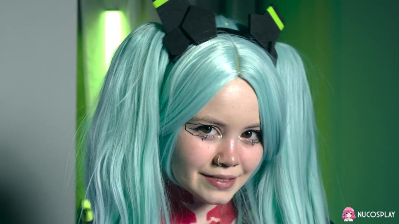 Nu Cosplay: Rebecca Nikson zeigt uns ihre wunderbaren titten im Anime-cosplay