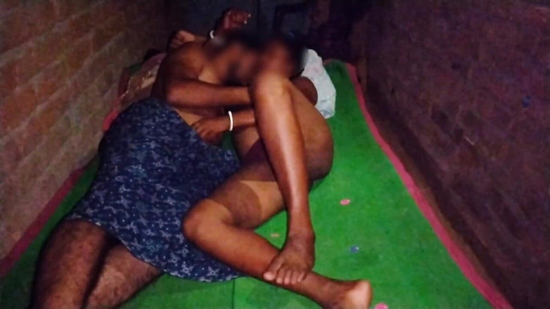 Pumi: Harde seks 's nachts met Pumi Bhabhi