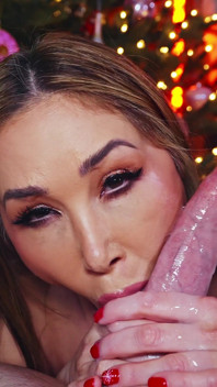 Kianna Dior, bolas de natal, facial com Jonni Darkko