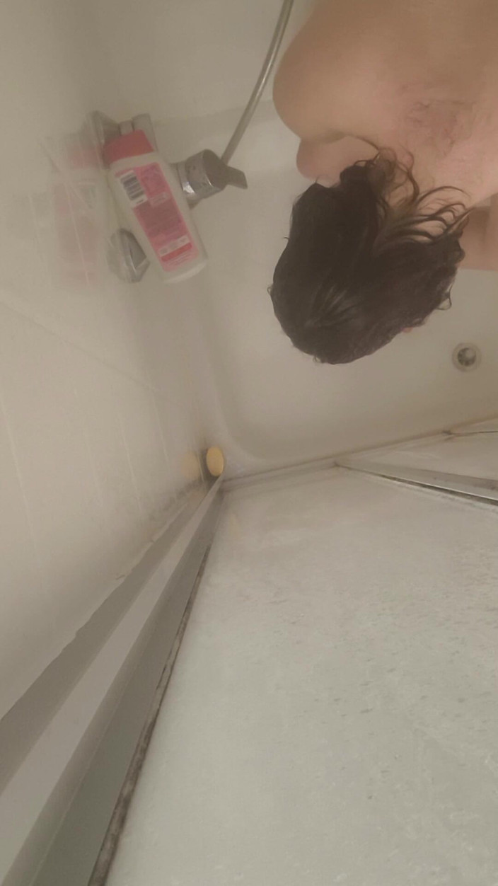 JanineLang: Orgasm under duschning och rakning