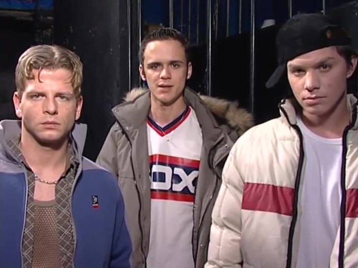 Skater Boys Studio: De bende - Duitse skater twink-actie met snuiven, sokken en sneakers