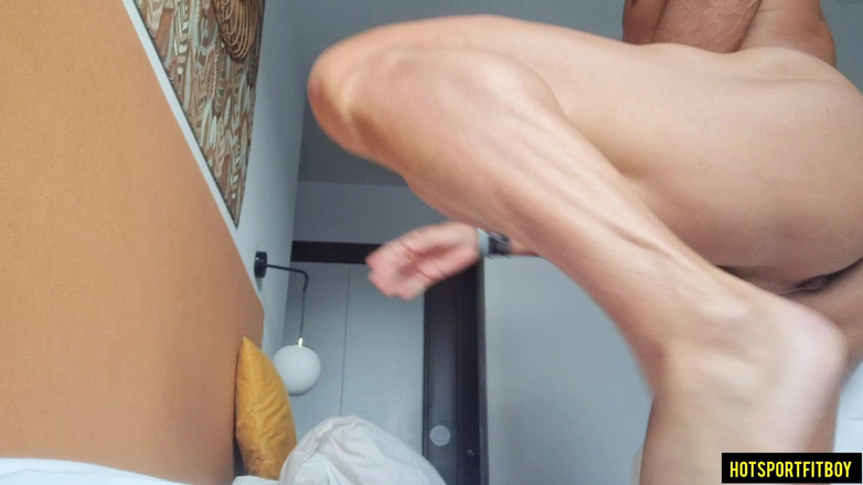 Hotsportfitboy: Handjob berisiko di kamar hotel