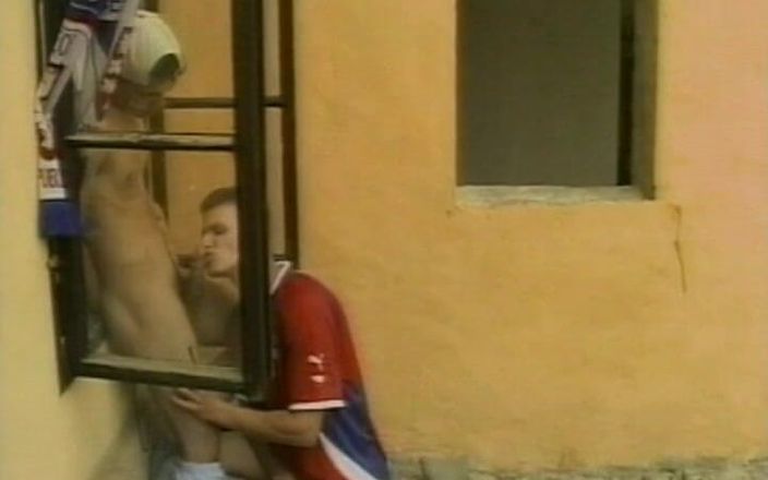 Gay RetroX VHS: Mutlu patlamalı adamlar #8