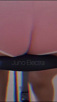 Culo gordo en pantalones cortos en bicicleta