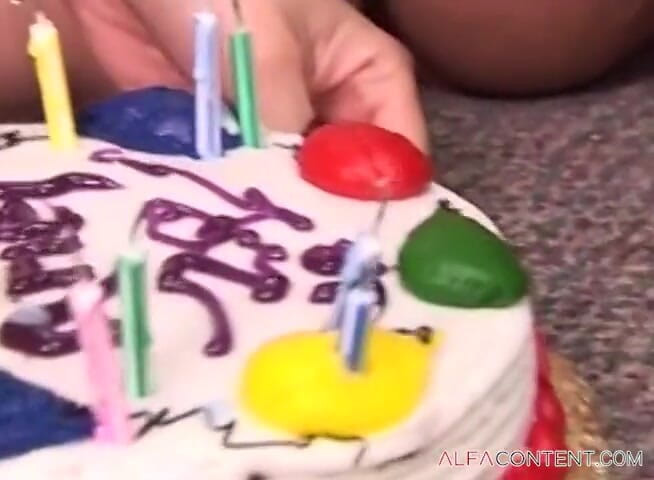Alfa Planet: Awek remaja miang dengan buah dada kecil dikongkek hari jadi