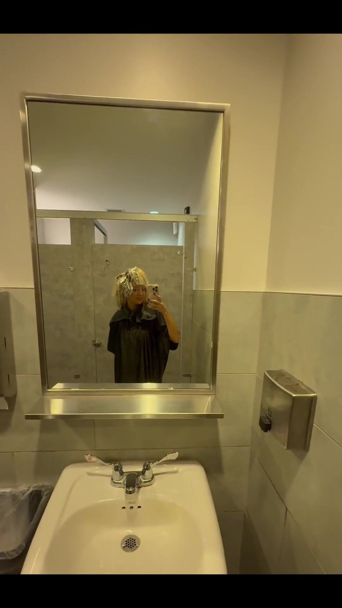 Tiffstreatsxoxo: Mijando na hora do cabelo