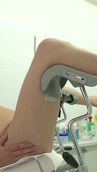 Fată blondă face sex dur sado-maso și sclav într-o clinică