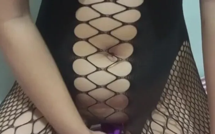 Neneng Pinay: 18yo Playing Dildo with Her Little Pussy and Sexy Body