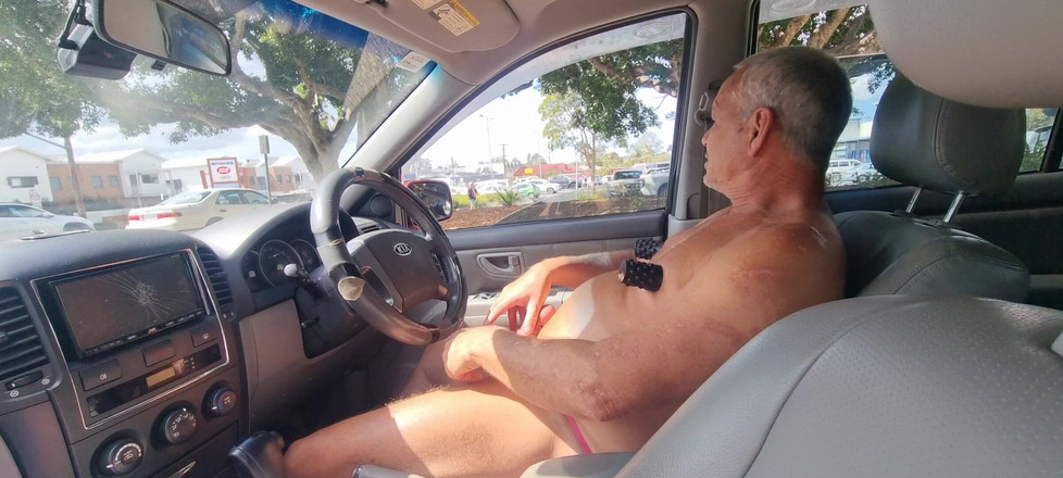yogiyumyum: Naked in the Car