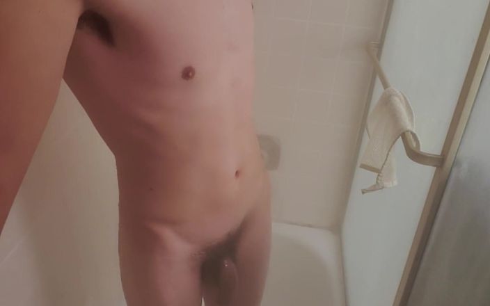 Z twink: 19letý fit chlap se sprchuje