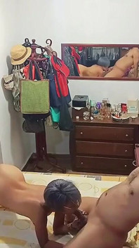 Swingersamateur40 podvádí svého manžela v hotelu se svým milencem. Říká mu, že je v lázních.