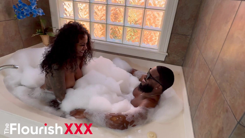 The Flourish XXX: Mochi G aur Massagebyblack ka junoon