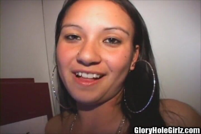 Glory Hole Girlz: Beautiul asiatic filipineză pula gaura glory hole fumătoare