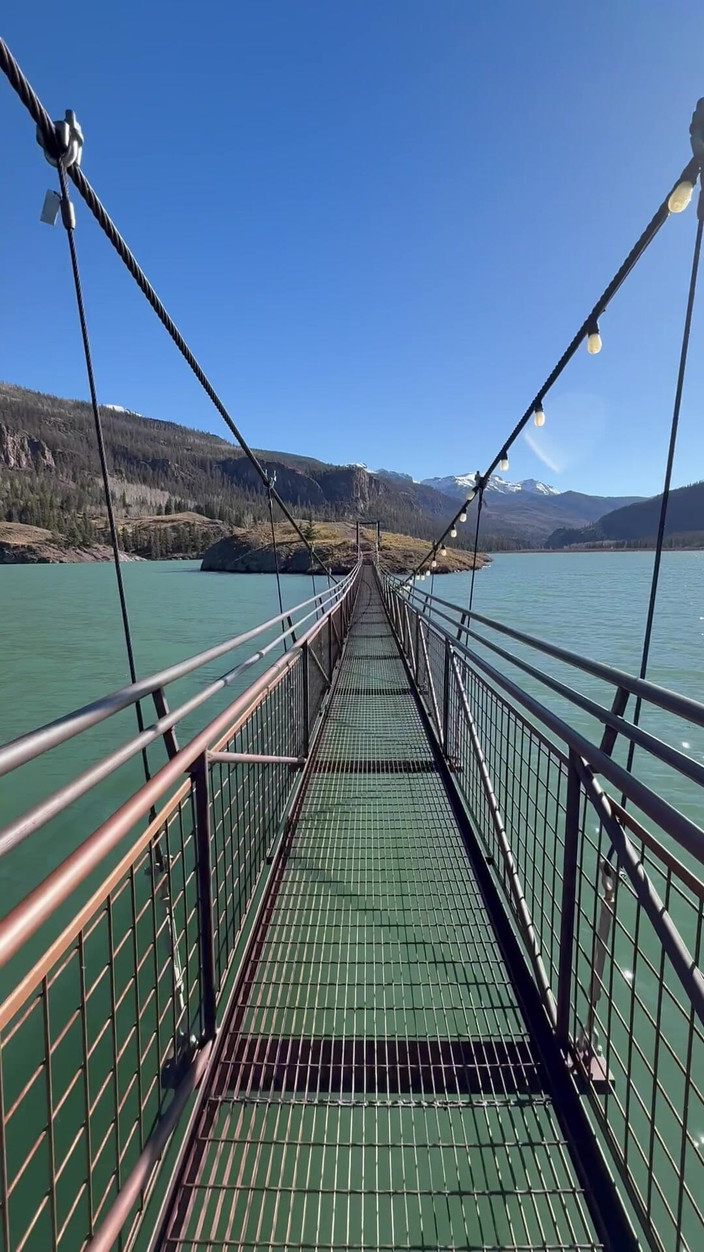 Dahlia Wolf: Foot Fetish Outdoor Bridge Crossing