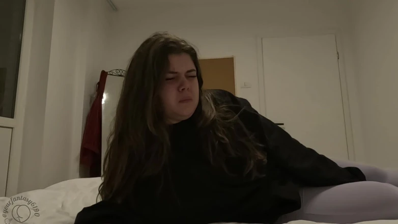 Your fantasy studio: Muffled Farts on the Bed From Latina Teen