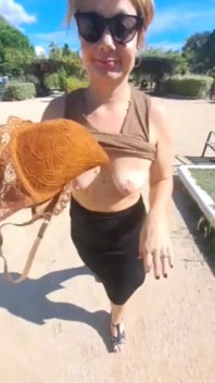 Speciální výstava v parku, kde si hraji se svou kundičkou děvky milf, připoj se ke mně
