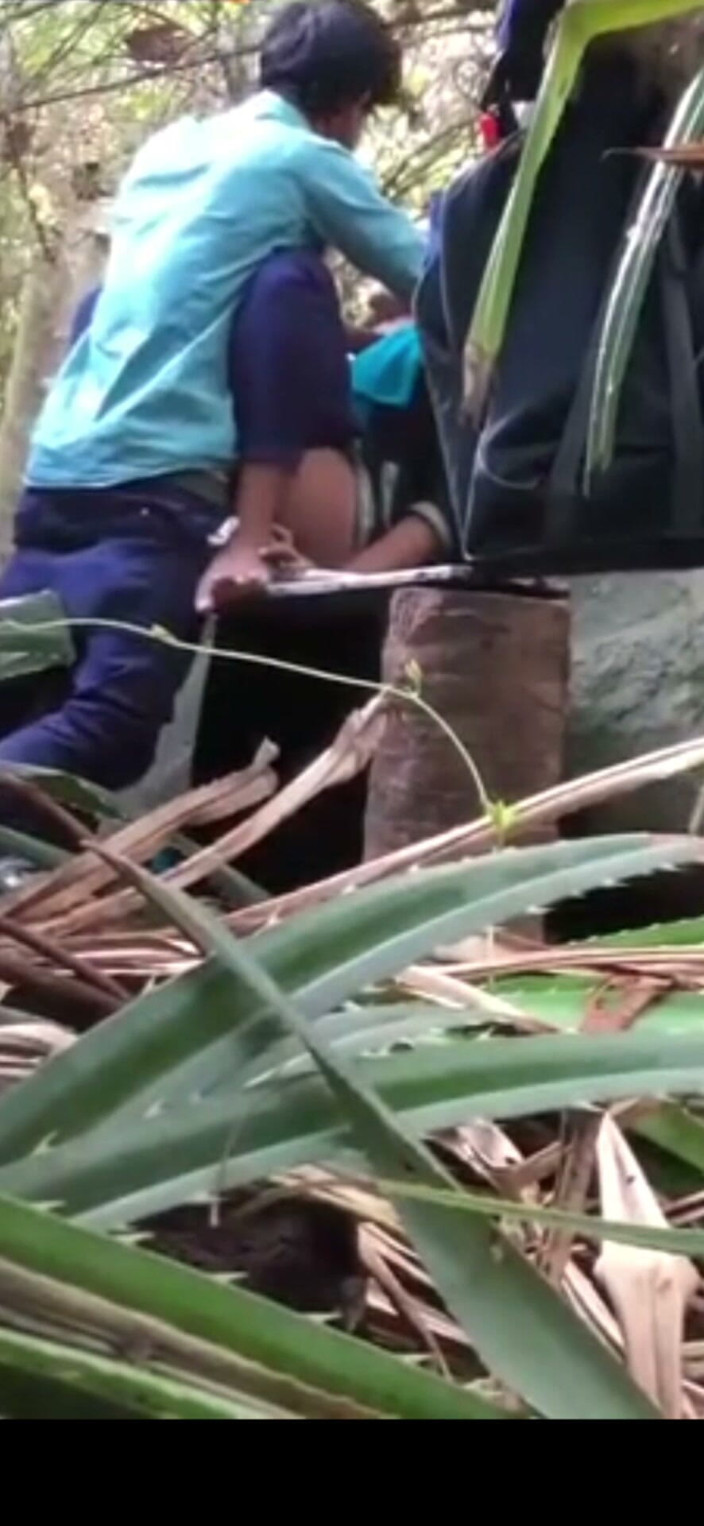 Couple Masti: Coppie indiane fanno sesso nella giungla