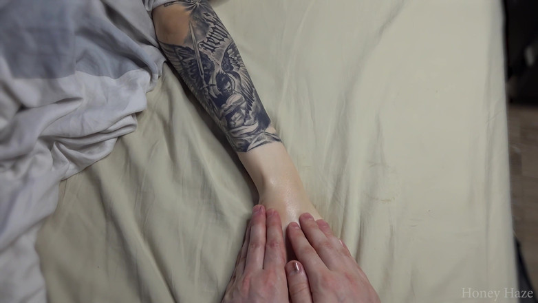 Honey Haze: Masajul mâinii fiicei vitregă se transformă într-o labă. Dragă Haze