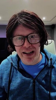 Louise lee - Guzzles 2 nerd