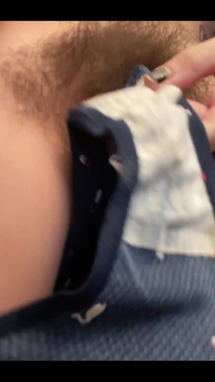 Pearlsage: Chatte poilue dans une culotte sale