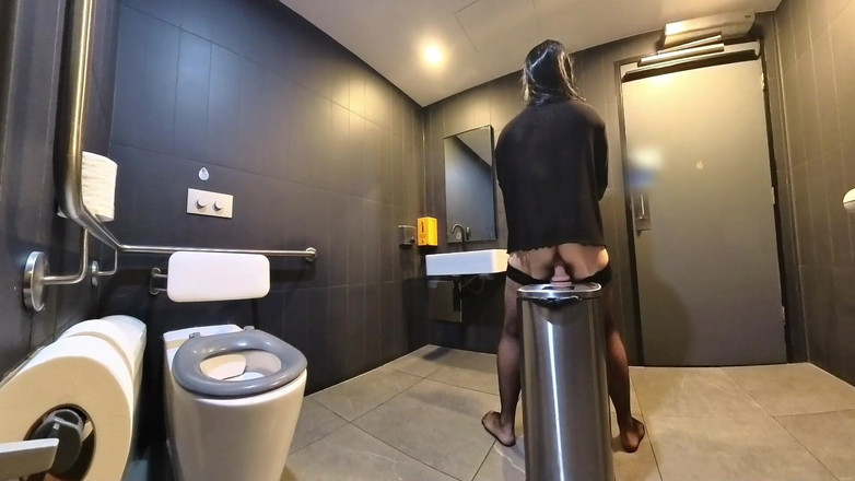 Asiansissypublic: Dildos an offenen orten reiten und erwischt werden