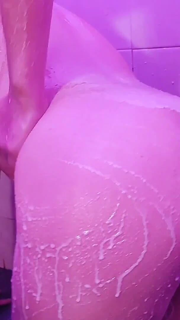 All You Can Fetish: Scena completa della doccia con olio corpo feticcio wam latte...