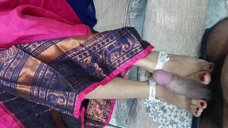 Dearshivani: Desi footjob av het bhabhi