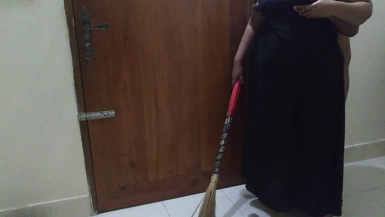 Aria Mia: Moti Gand vali mussulmana nakurni ko jabardast chudai indù malkin...