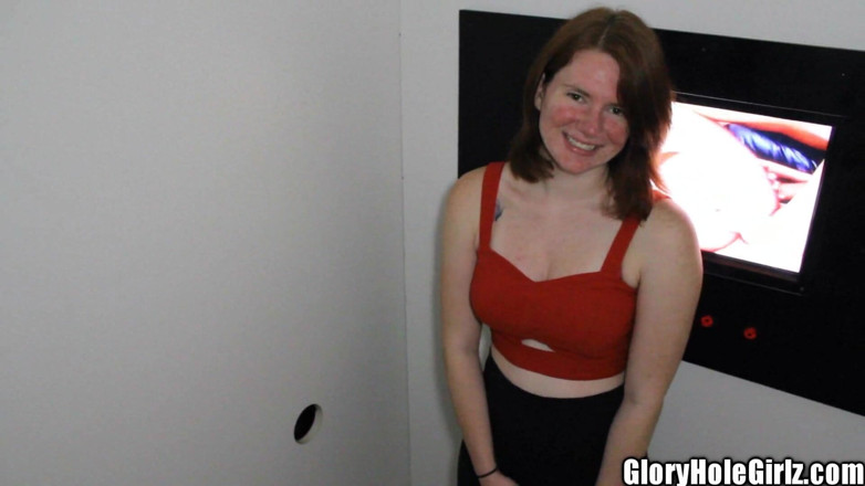Glory Hole Girlz: Тінка акне, глоріхол, червоний обличчя, кремпай у піхву і ковтання сперми, руда голова, мінет і трах