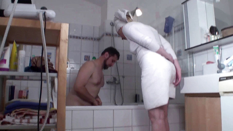 Femdom Austria: Membersihkan mulut Joschi dengan sabun