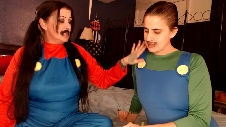 Abby Anna: Cosplaying d’Halloween, pause de fumée