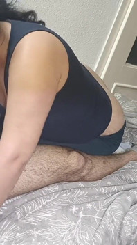 Začala mi sát ptáka a ukazuje své sperma v ústech