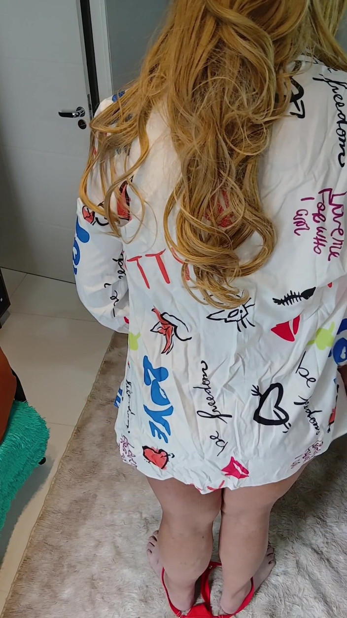 Sexy ass CDzinhafx: Tersentak dalam skirt! Apa yang hilang ialah merangkap!