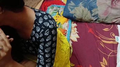 Apple Porn: Penghantar air lelaki berkongkek dengan Desi Babhi