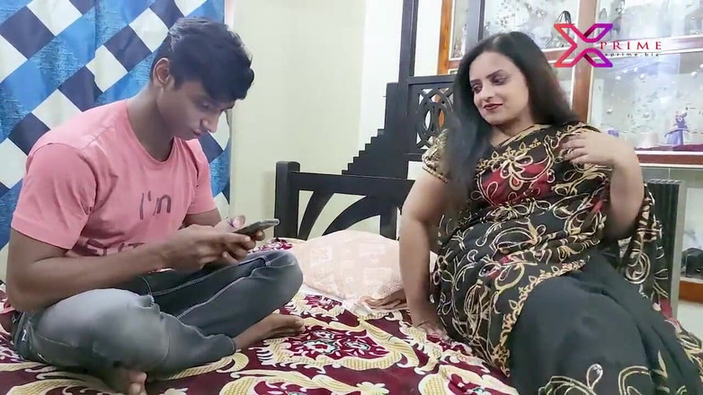 Indian Erotica: O profesoară indiancă frumoasă fute elevul