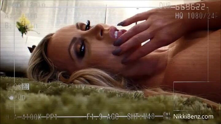 Nikki Benz: Nikki Benz трахает киску в видео от первого лица