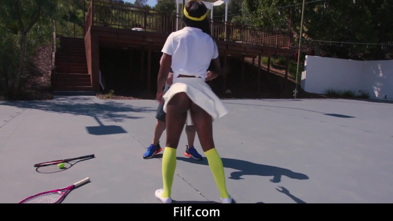 FILF - Father I'd Like To Fuck: Tennis mörkhyad Anna Foxxx tar anallektioner från tränare