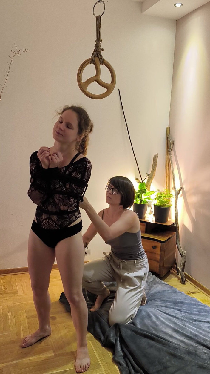 FenekManul: Light Shibari Show
