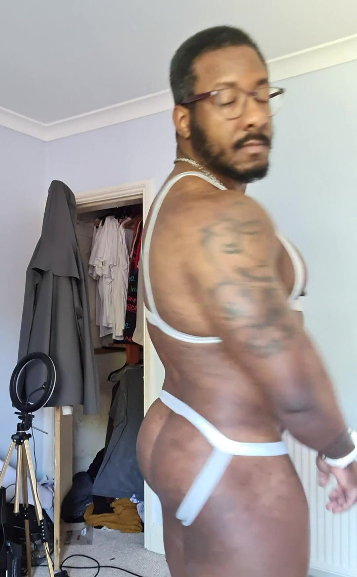 Amadeus: Ini Pakaian untuk zakar Banyak