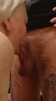 Îmi fut mama vitregă în gura ei și ejaculez