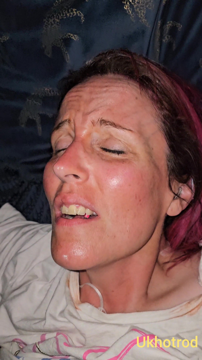 UK Hotrod: เย็ดตูดแบบไม่ใส่ถุงแตกในภรรยาที่ครางเสียว
