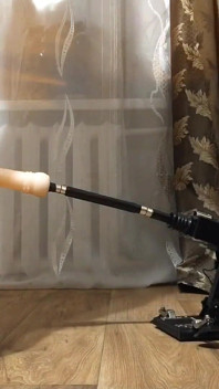 Zrzka Sissy First Pomocí sexuálního stroje To je sladký dárek od fanouška