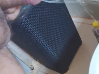 Aku kencing banyak banget sampai aku bisa memadamkan api dengan air kencing yang banyak banget