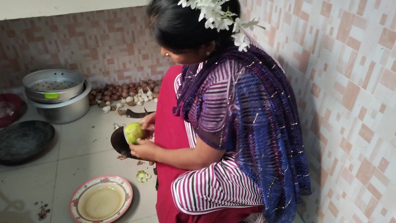 BanglaSexy24: 私はキッチンで義理の妹とセックスします