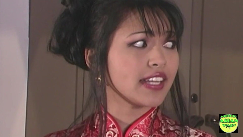 Naughty Asian Women: La magra mora asiatica orgasma mentre cavalca un lungo albero...