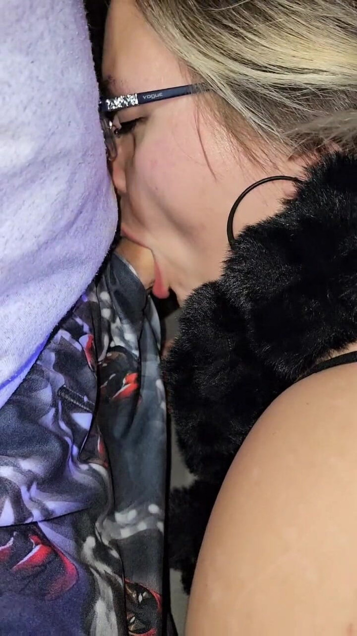 Funhousewife69: Yüz sikişine oral seks yapıyor ve sonra ağzıma boşalıyor